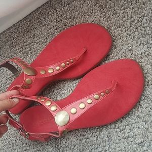 Aerosoles red thong ankle strap sandals with brass metal accents sz9